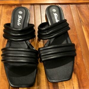 SHEIN NWOT. Sandals. Size 10.​